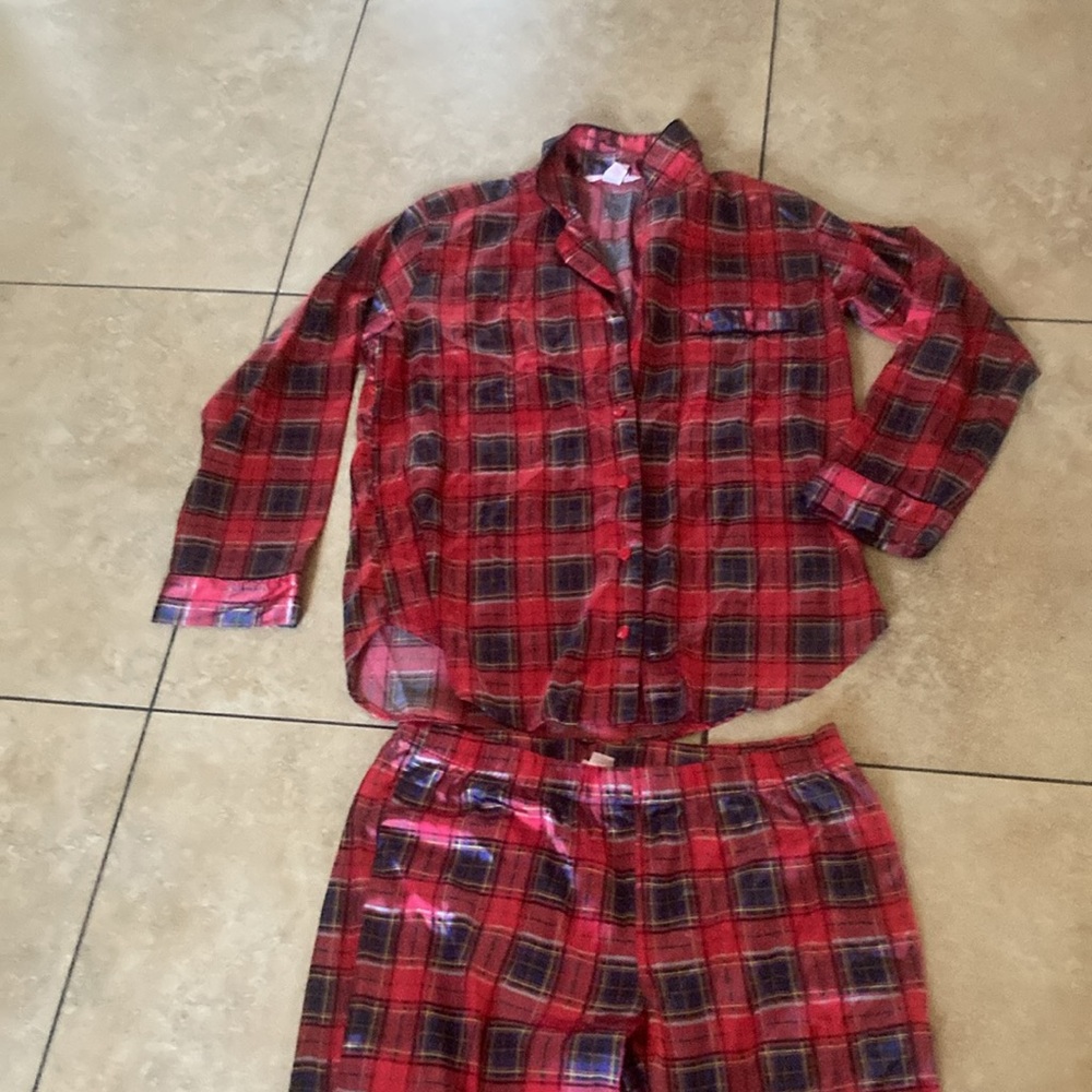 Victoria’s Secret 2 pieces pajama size medium ♥️